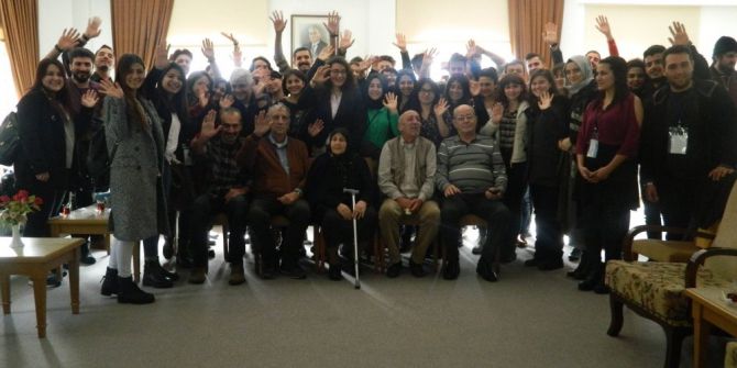 Sosyal Hizmetler Öğrencileri Huzurevini Ziyaret Etti