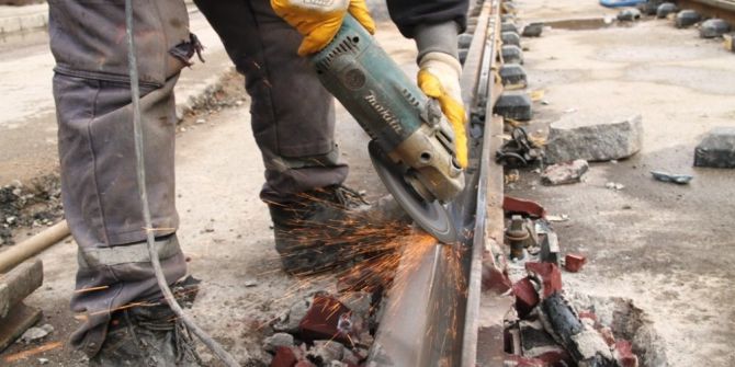 Akçaray Tramvay Çalışmasında Raylar Arası Kaynak Çalışması Devam Ediyor