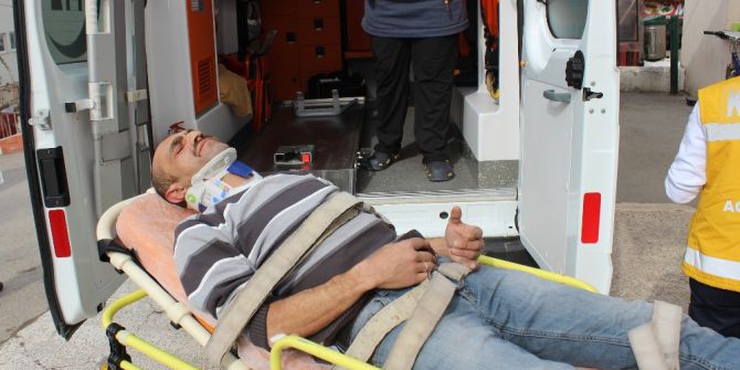 Engelli Asansöründeki Topu Almak İsterken Bir Metreden Aşağıya Düştü