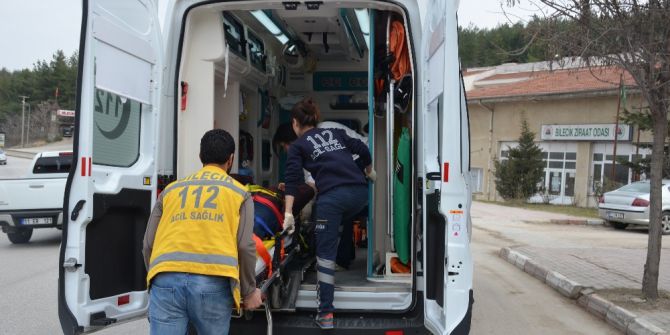 Uyanık Sürücü Fazla Yol Yapmamak Geri Geri Manevra Yaparken Yayaya Çarptı