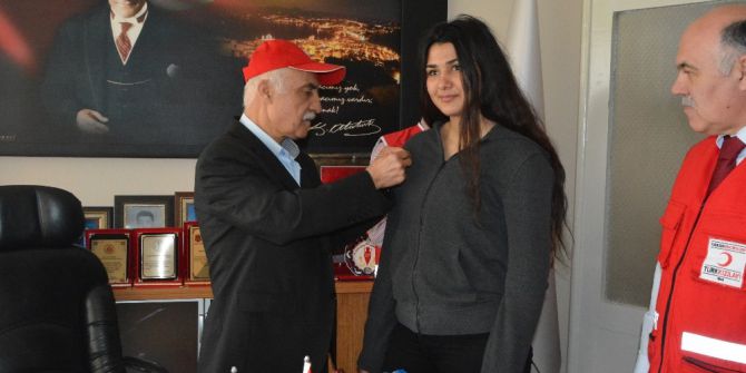 Genç Boksöre Kızılay’dan Ödül