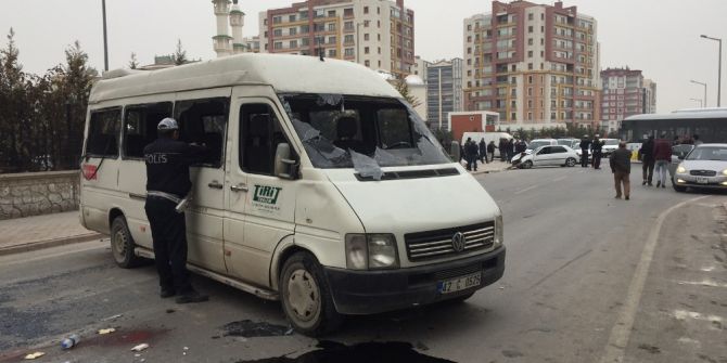 Otomobil Öğrenci Servisi İle Çarpıştı: 15 Yaralı