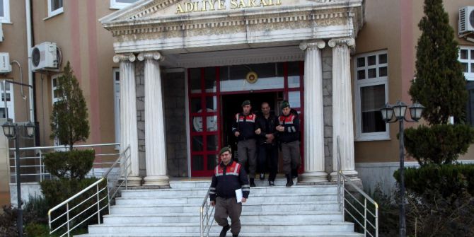 10 Suçtan Aranan Şüpheli Kardeşinin Kimliğiyle Yakalandı