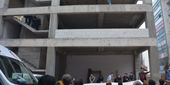 Sevgilisiyle Kavga Etti, İnşaata Çıkıp İntihara Kalkıştı