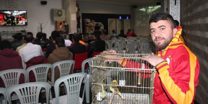 Niğdeli Taraftar Derbiyi ‘Sneijder’ İle Birlikte İzledi