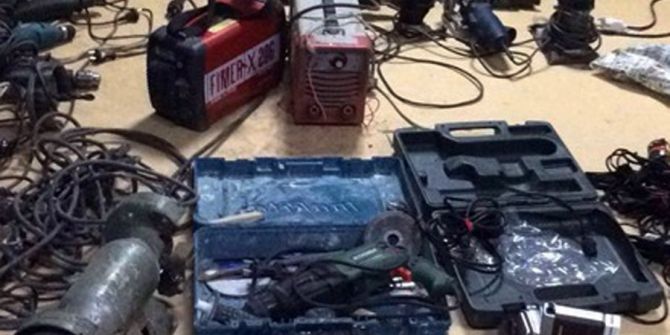 Hırsızlardan Aldıklarını Başkalarına Satarken Yakalandılar