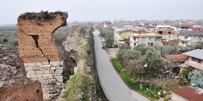 Tarihi Burçtaki Devasa Çatlak Korkutuyor