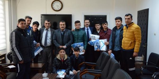 Kaymakam Karaman’dan Sporcu Öğrencilere Destek
