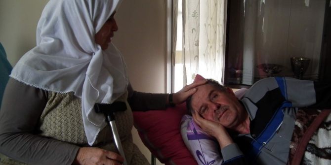 Engelli Gazi Baba Asker Oğlunun Yolunu Gözlüyor