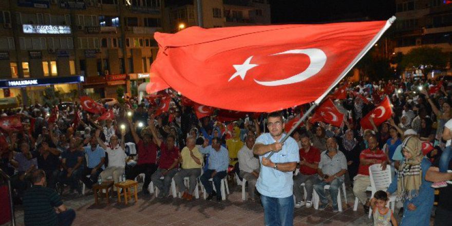 Aliağalılar 9. Kez Demokrasi Nöbetinde