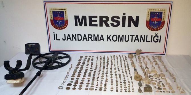 Tarsus’ta Bir Evden 471 Adet Kaçak Tarihi Eser Çıktı