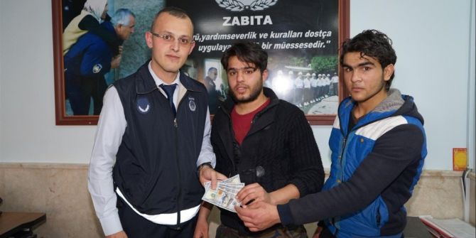 Iraklı Mülteci Kaybettiği 500 Dolara Zabıta Ekipleri Sayesinde Kavuştu