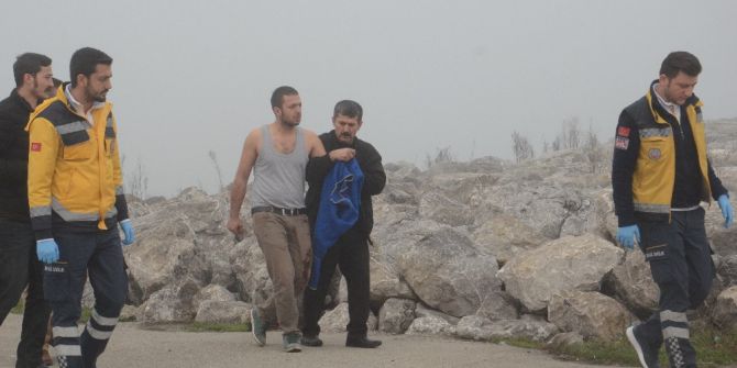 Kayalıklara Çıkarak Kesici Aletle Kendini Yaraladı