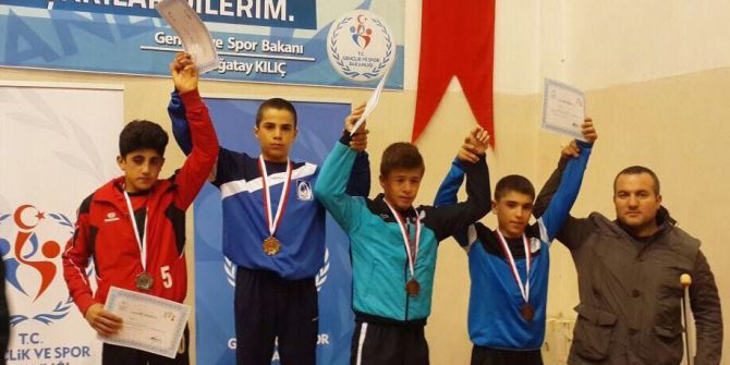 Güreşte Türkiye Şampiyonu Yunusemre’den