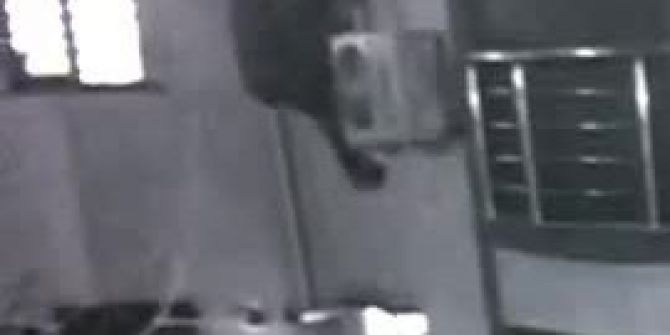 Örümcek Adam Gibi Duvara Tırmanan Hırsız Kamerada