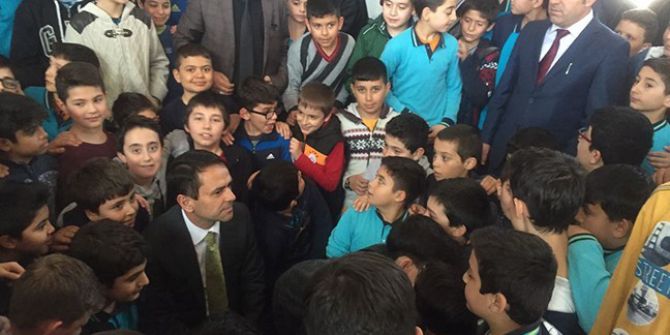 Vali Aktaş, Avlanmaz İmam Hatip Ortaokulunu Ziyaret Etti