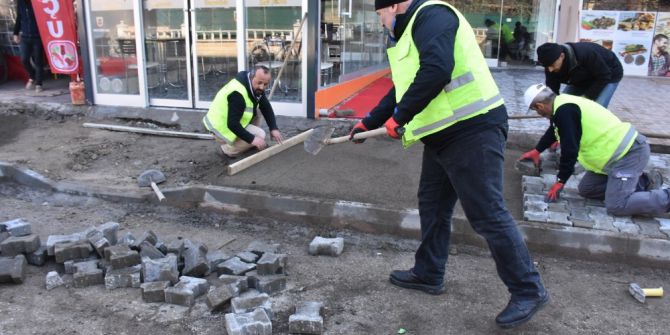 Düzce Belediyesi Kaldırım Yapımına Hız Verildi