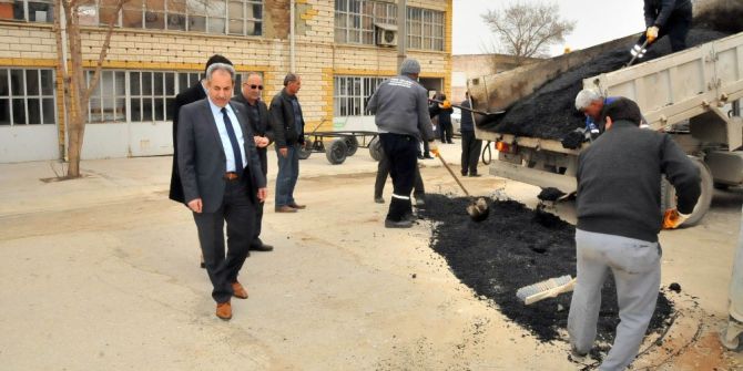 Akşehir’de Yollardaki Onarım Ve Tadilat Çalışmaları Sürüyor