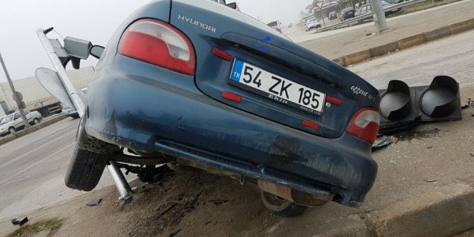 Kontrolden Çıkan Otomobil Refüje Çıktı: 1 Yaralı