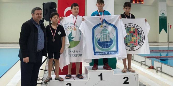Yıldırımlı Yüzücüler Madalyaları Topladı