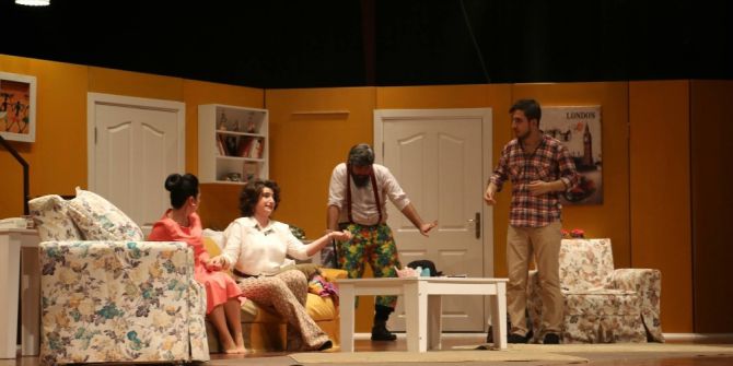 "Hangisi Babası" Adlı Tiyatro Oyunu Sahnelendi