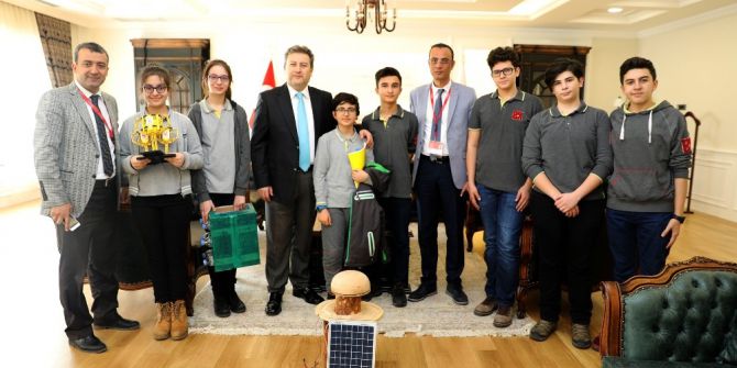 Genç Mucitlerden Doğal Isıtmalı Kedi Evi Ve Otomatik Kuşyemliği