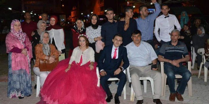 Nikahtan Demokrasi Nöbetine