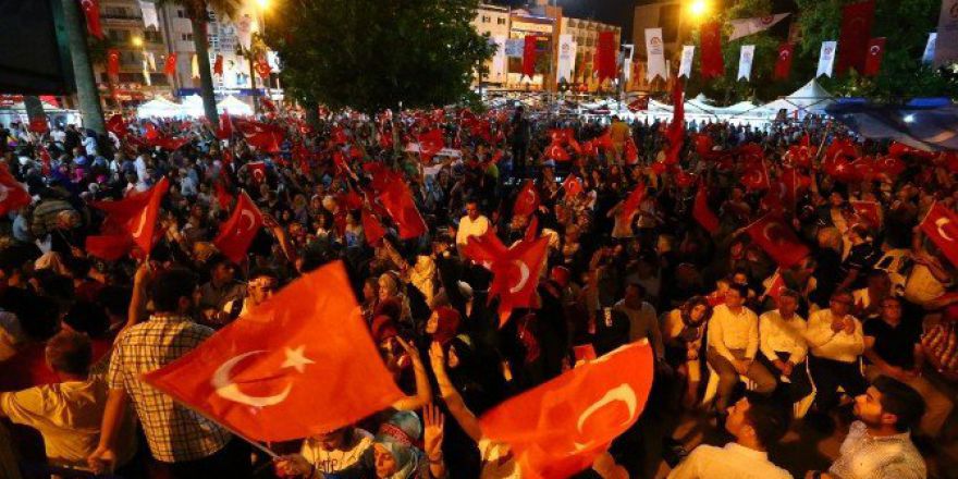 Darbeye Karşı ‘Demokrasi Nöbeti’ Denizli’de Devam Ediyor