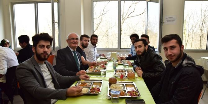 Başkan Yılmaz Omü’lü Öğrencilerle Aynı Sofrada