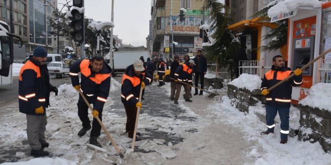 Tatvan Belediyesi’nin Karla Mücadele Çalışmaları