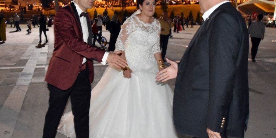 Teğmen Damat Eşi İle Birlikte Demokrasi Nöbetine Katıldı