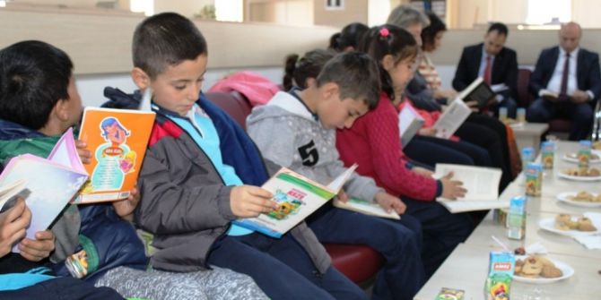 Kitaptan Kanatlarla Vergi Dairesini Şenlendirdiler