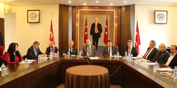 Vali Günaydın Muhtarlarla Toplandı