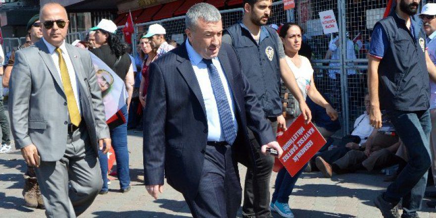 ’Cumhuriyet Ve Demokrasi Mitingi’ne Vatandaşlar Akın Etti