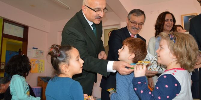 Çorum’da Öğrencilere Kuru Üzüm Dağıtıldı