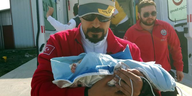 Ambulans Helikopterler 3 Günlük Bebek İçin Havalandı
