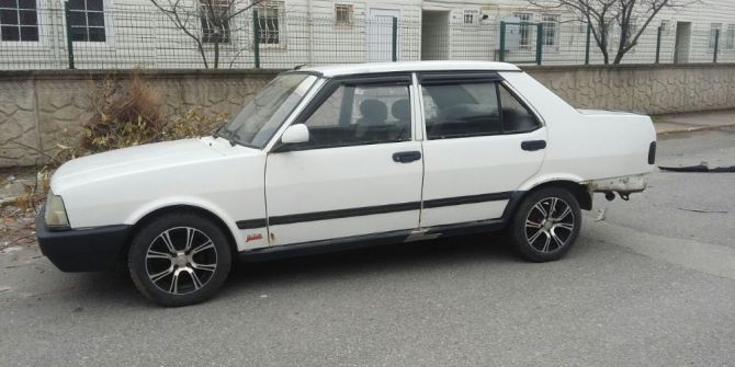 Hırsızlar Aküsü Olmayan Otomobili Çalmaya Kalktı