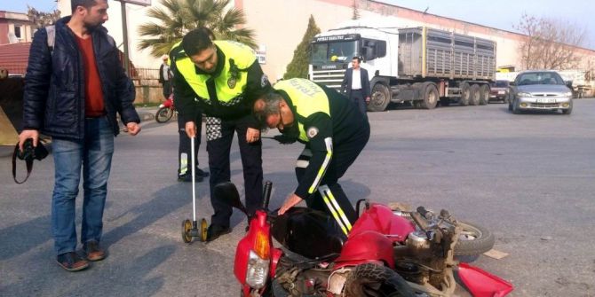 Motosikletliye Çarpıp Kaçtı