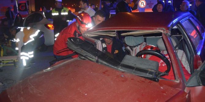 Balıkesir’de Trafik Kazası: 1 Ölü, 4 Yaralı