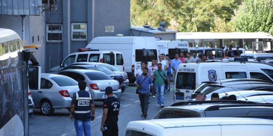 201 Asker 16 Otobüsle Emniyete Getirildi