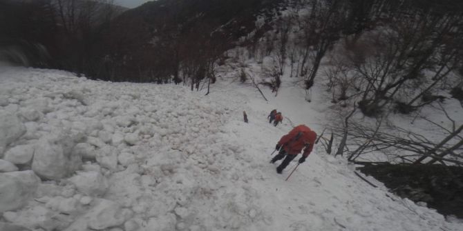 Dağcıların Uludağ’da Çığ Bölgesinden Müthiş İnişi