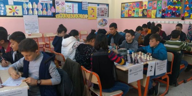 Okullar Arası Satranç Turnuvasında Şampiyonlar Belli Oldu