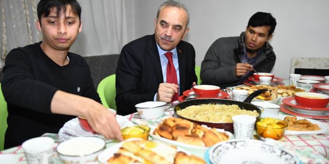 Başkan, Bangladeşli Öğrencilerin Sofrasında