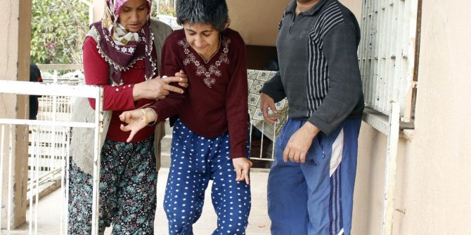 Vicdansız Hırsızlar İki Bedensel Engelli Genci Eve Hapsetti