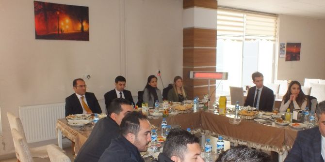 Kaymakam Kırlı, İlçelerde Bir İlki Başaran Öğretmenlerle Bir Araya Geldi