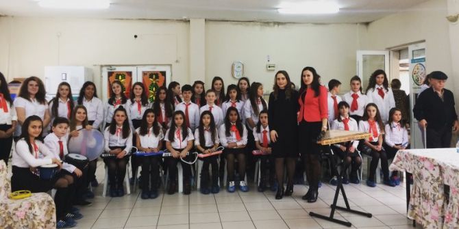 Ortaokul Öğrencilerden Huzurevinde Konser