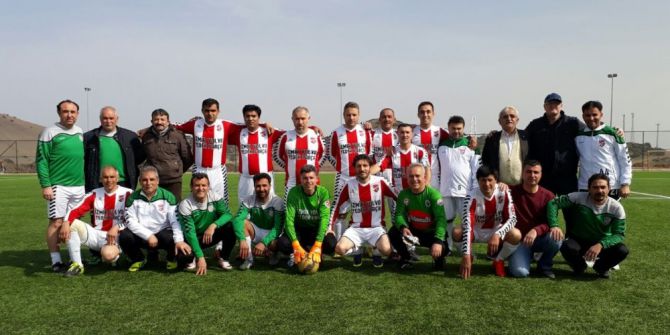 Kula Masterler Kendi Evinde Galip