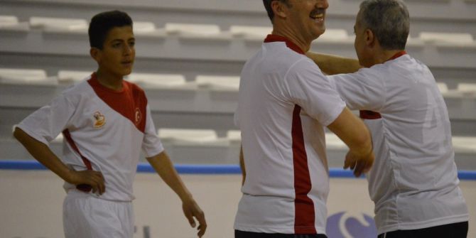 Suça Sürüklenen Çocukların Futbol Keyfi