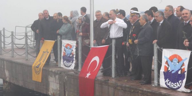 Denize Atlayan Belediye Başkanı Fenalaşan Dalgıcı Kurtardı