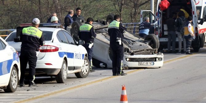 Kontrolden Çıkan Otomobil Takla Attı: 4 Yaralı
